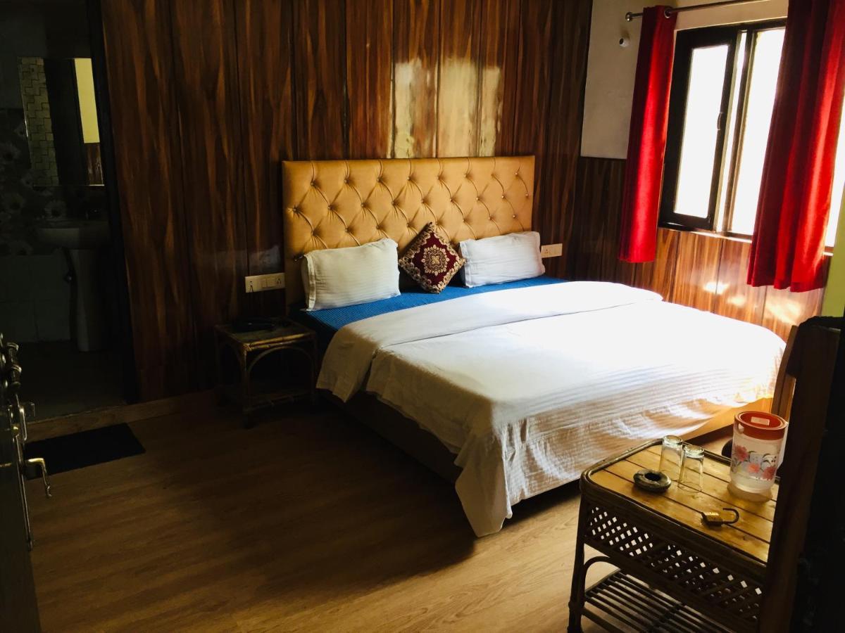 Hotel Prem G, Массури Экстерьер фото
