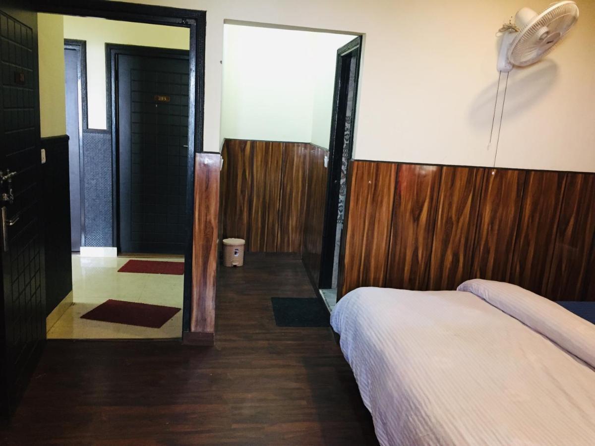 Hotel Prem G, Массури Экстерьер фото