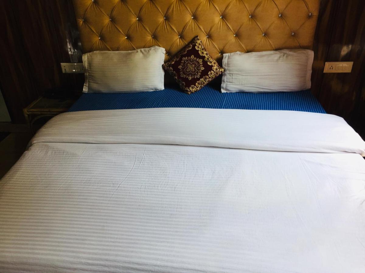 Hotel Prem G, Массури Экстерьер фото