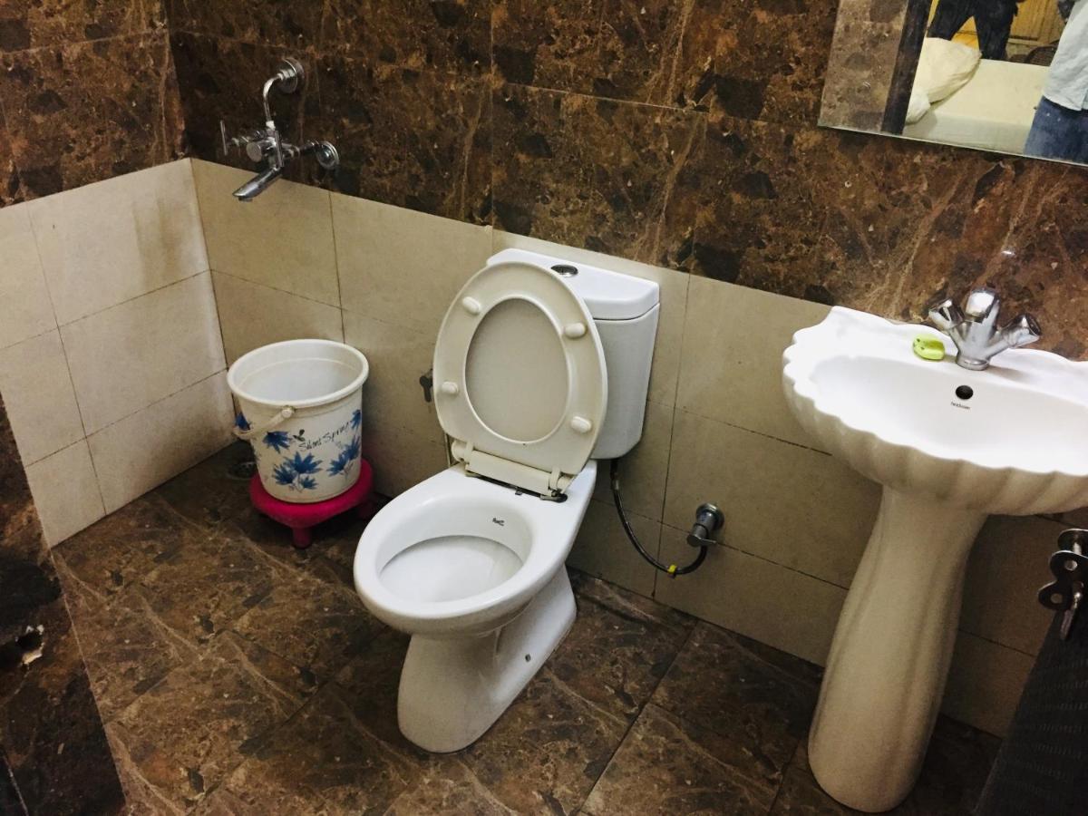 Hotel Prem G, Массури Экстерьер фото