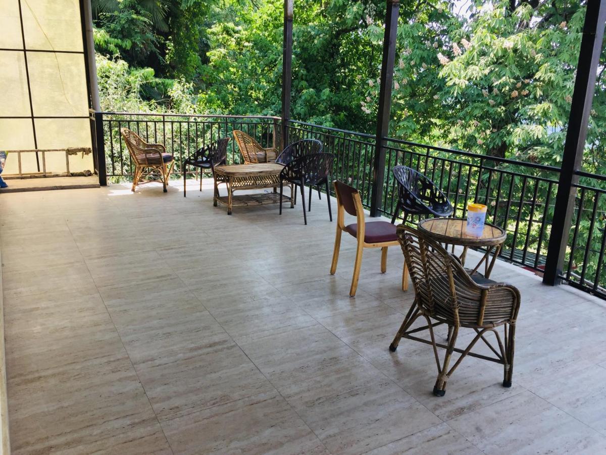 Hotel Prem G, Массури Экстерьер фото