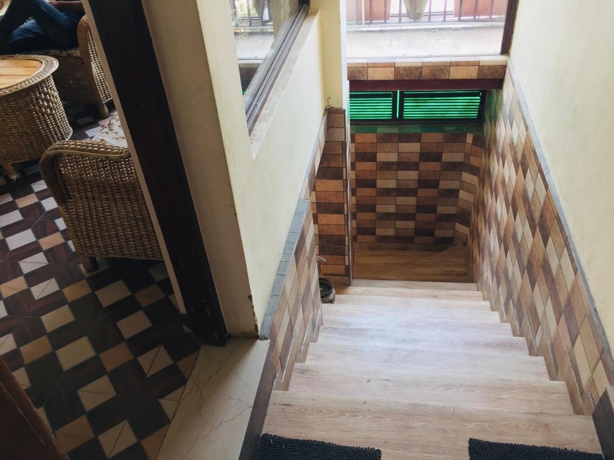 Hotel Prem G, Массури Экстерьер фото