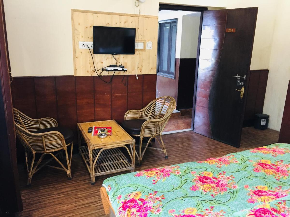 Hotel Prem G, Массури Экстерьер фото