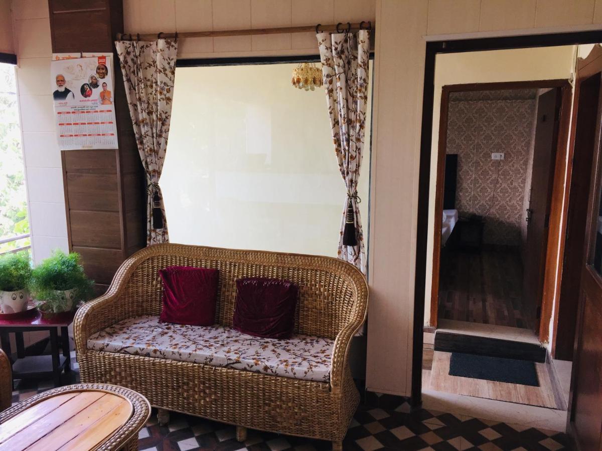 Hotel Prem G, Массури Экстерьер фото